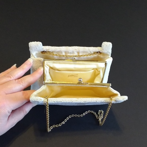 *Saks Fifth Avenue white beaded evening bag Belgium - Picture 5 of 7